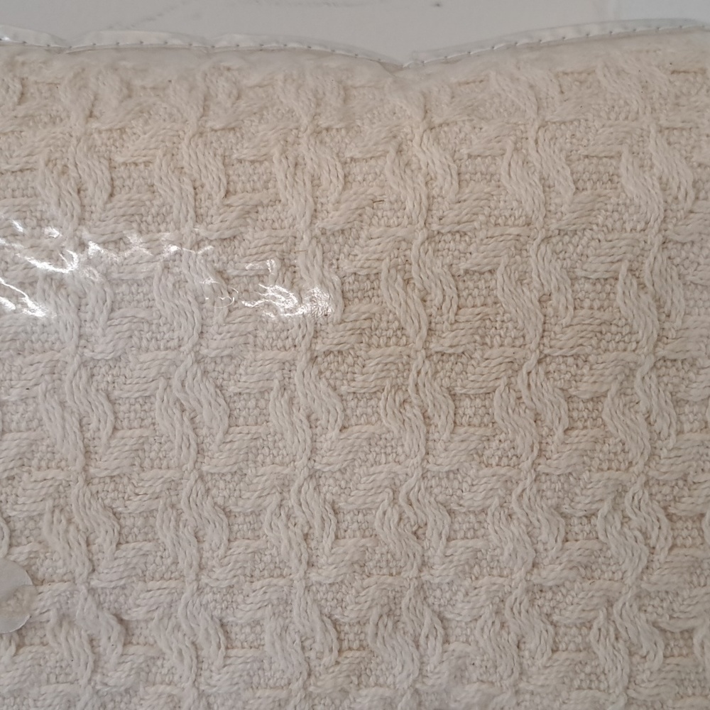 Signature Throw - Picture 4 of 4